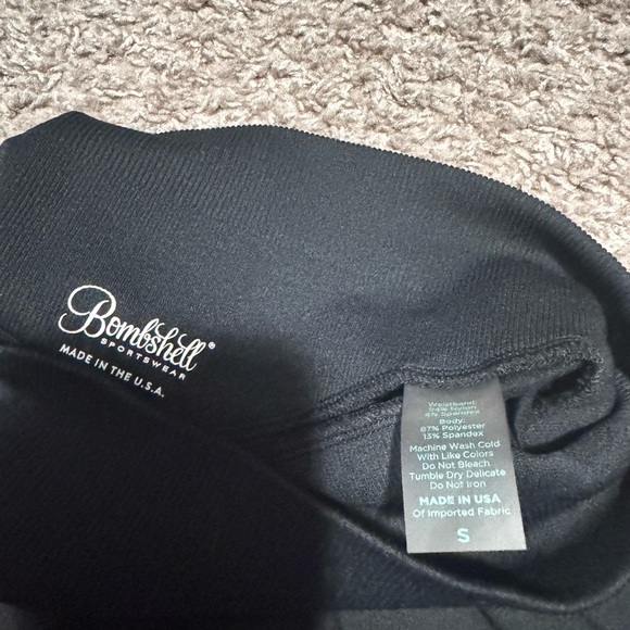 Bombshell Sportswear Black Figure Scrunch Leggings - Picture 7 of 7